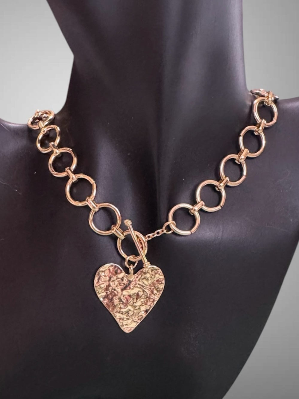 GOLD TONE HEART NECKLACE - Picture 1 of 8